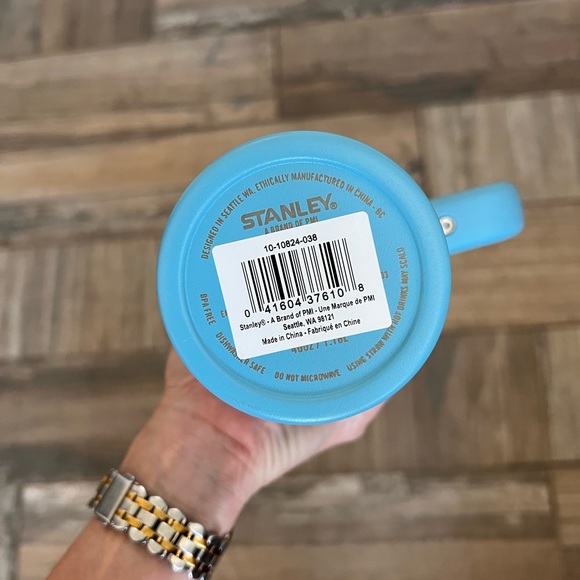 Stanley 40 oz. Quencher H2.0 tumbler in pool - Picture 4 of 7